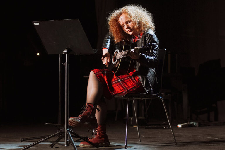 Gitara klasyczna akustyczna elektryczna - Lekcje gry na gitarze - Jakub Chrobak - Centrum Kultury Agora Wrocław