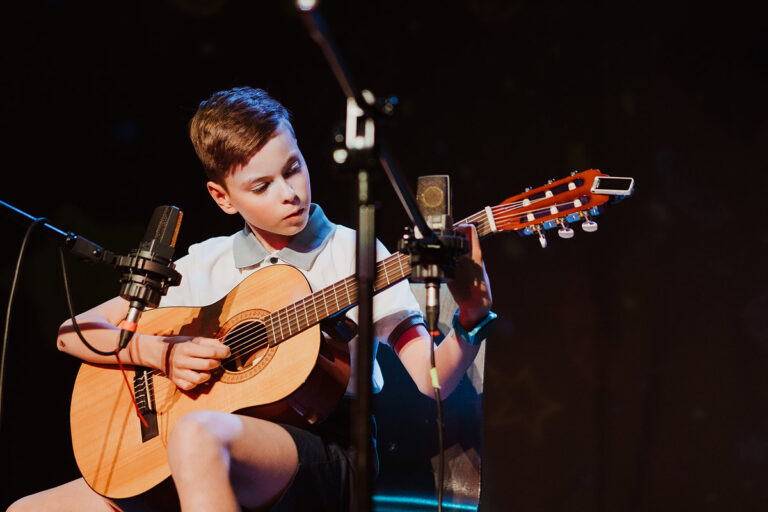 Gitara klasyczna akustyczna elektryczna - Lekcje gry na gitarze - Jakub Chrobak - Centrum Kultury Agora Wrocław